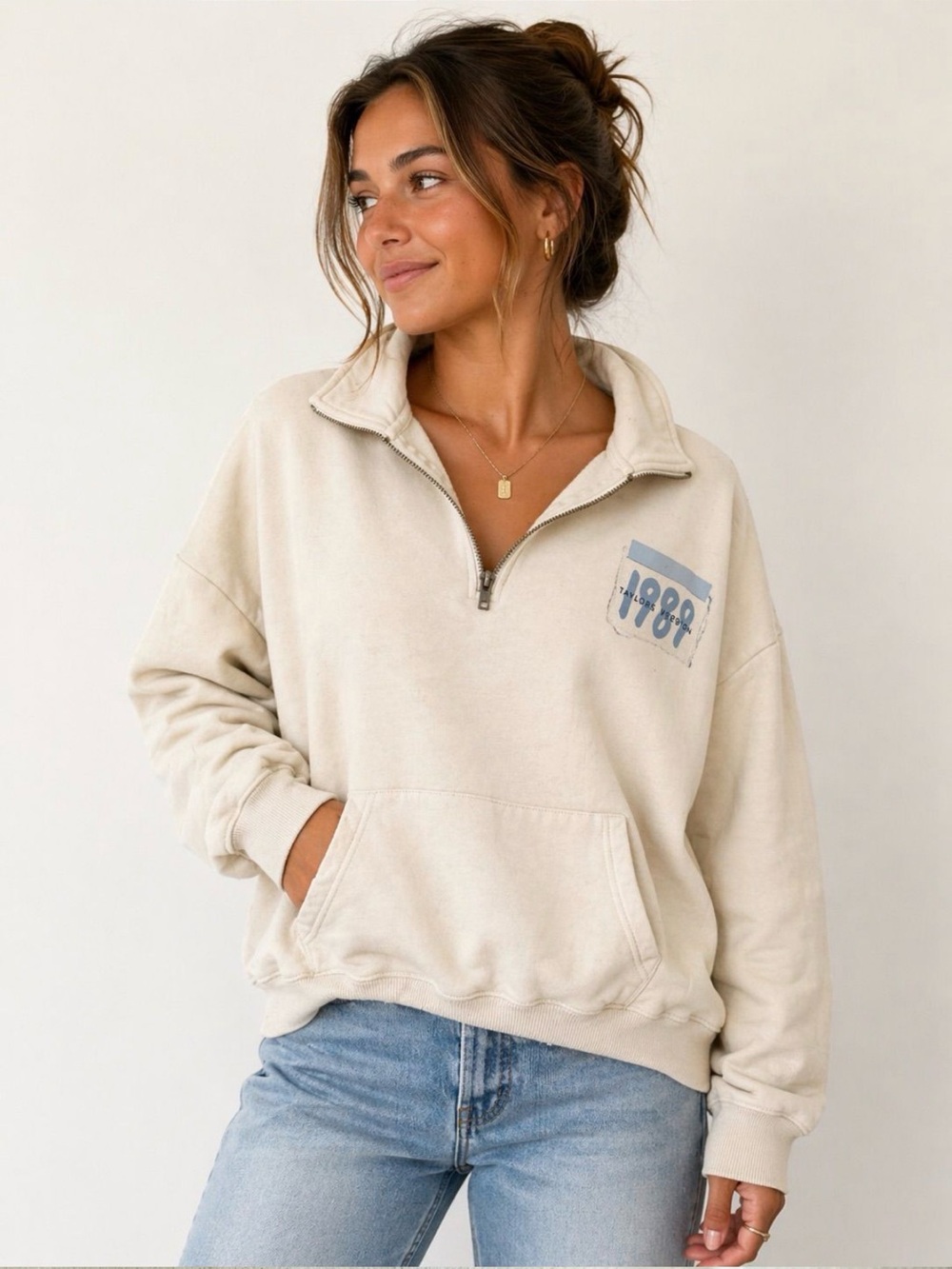 Official Taylor Swift Merch 1989 Wonderland crew